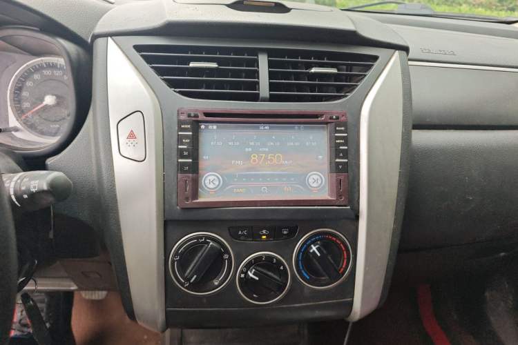 Used Venucia R50X 2013 1.6L Manual Model Audio And AC Panel
