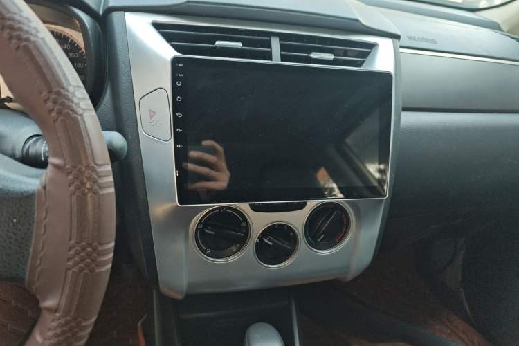 Used Venucia R50X 2013 1.6L Automatic Model Audio And AC Panel