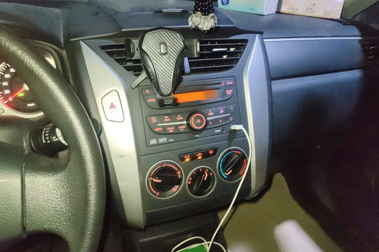 Used Venucia R50X 2013 1.6L Manual Model Audio And AC Panel