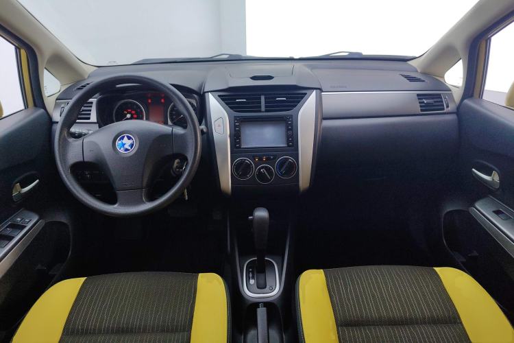 Used Venucia R50X 2013 1.6L Automatic Model Center Console