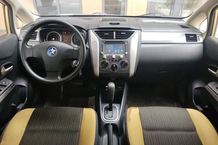 Used Venucia R50X 2013 1.6L Automatic Model Center Console