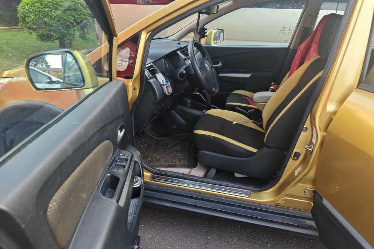 Used Venucia R50X 2013 1.6L Automatic Model Driver Seat
