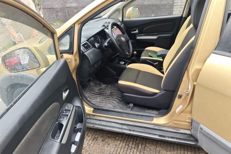 Used Venucia R50X 2013 1.6L Manual Model Driver Seat