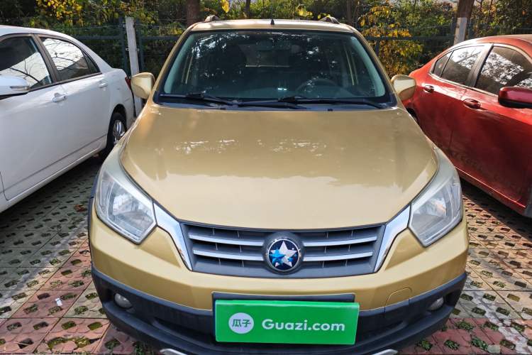 Used Venucia R50X 2013 1.6L Automatic Model Exterior 1