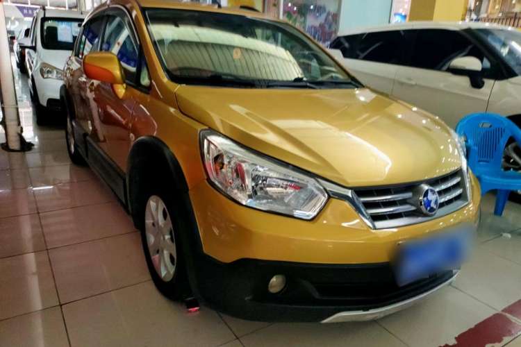 Used Venucia R50X 2013 1.6L Automatic Model Exterior 2