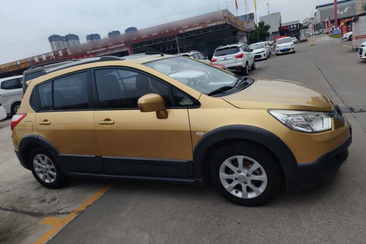 Used Venucia R50X 2013 1.6L Manual Model Exterior 2