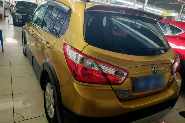 Used Venucia R50X 2013 1.6L Automatic Model Exterior 3