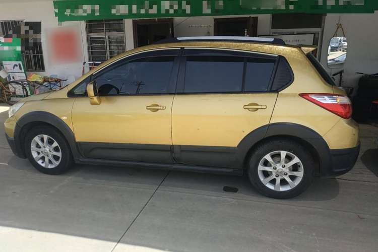 Used Venucia R50X 2013 1.6L Automatic Model Exterior 3