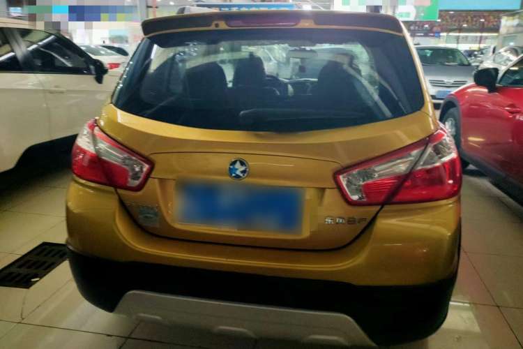 Used Venucia R50X 2013 1.6L Automatic Model Exterior 4