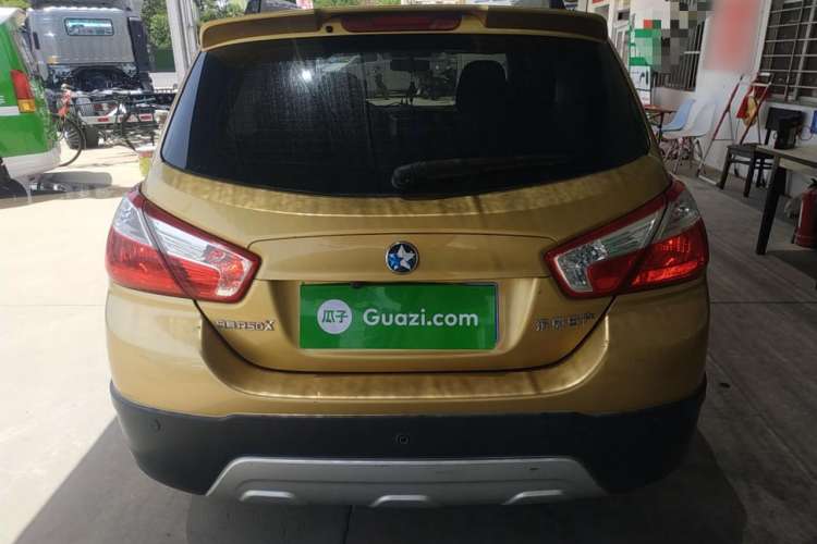 Used Venucia R50X 2013 1.6L Automatic Model Exterior 4