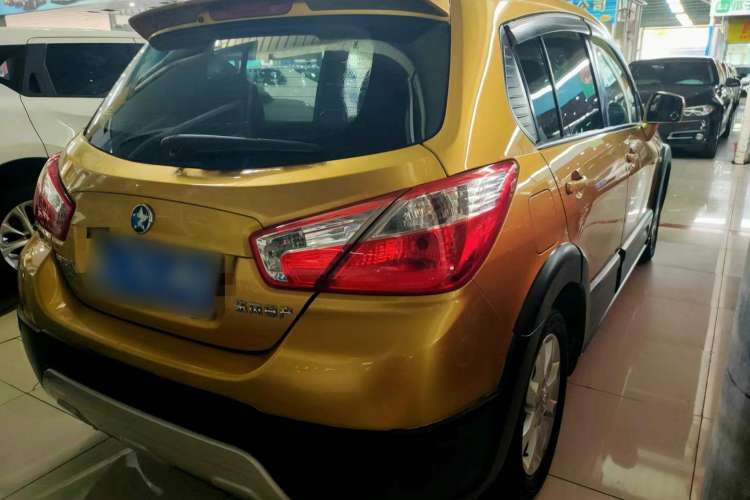 Used Venucia R50X 2013 1.6L Automatic Model Exterior 5
