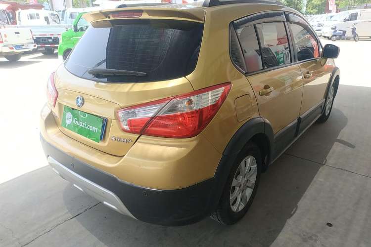 Used Venucia R50X 2013 1.6L Automatic Model Exterior 5
