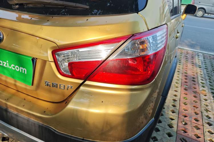 Used Venucia R50X 2013 1.6L Automatic Model Exterior 6