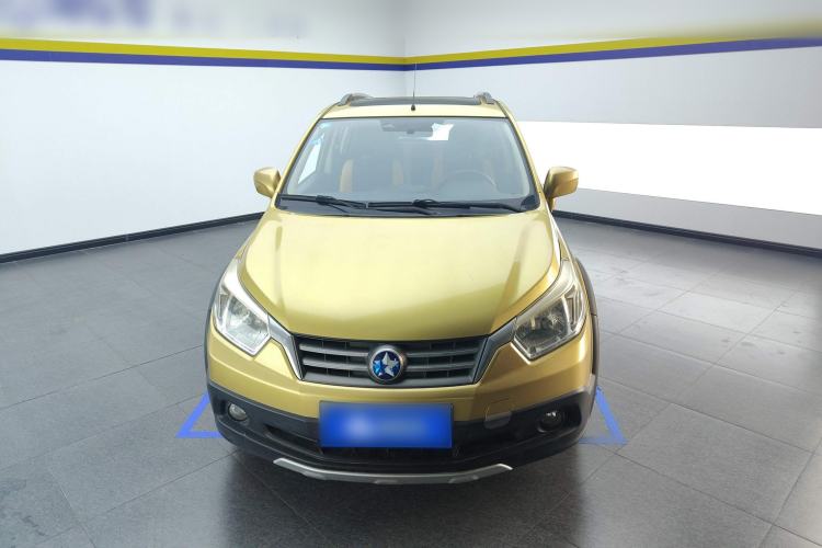 Used Venucia R50X 2013 1.6L Automatic Model Front