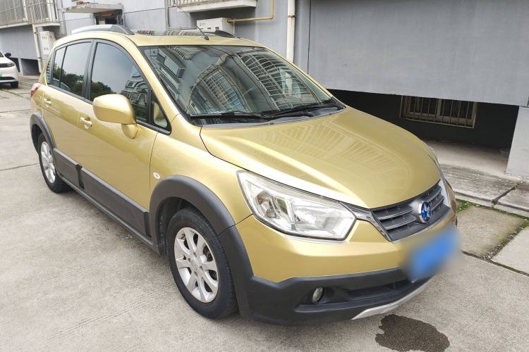 Used Venucia R50X 2013 1.6L Automatic Model Front Right 45 Deg