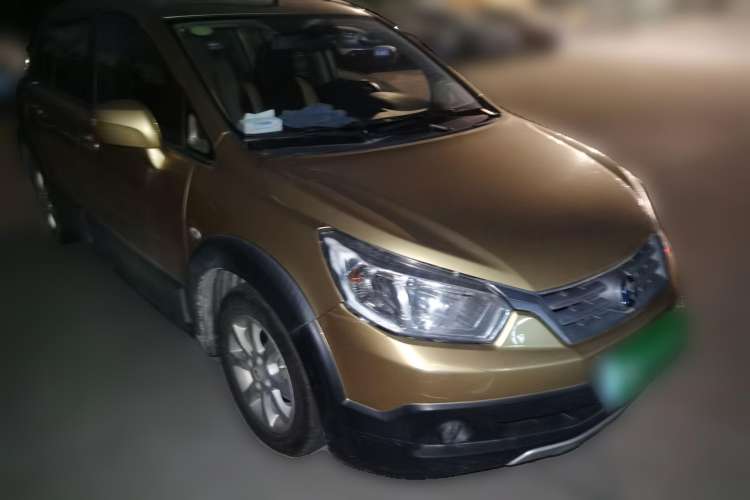 Used Venucia R50X 2013 1.6L Manual Model Front Right 45 Deg