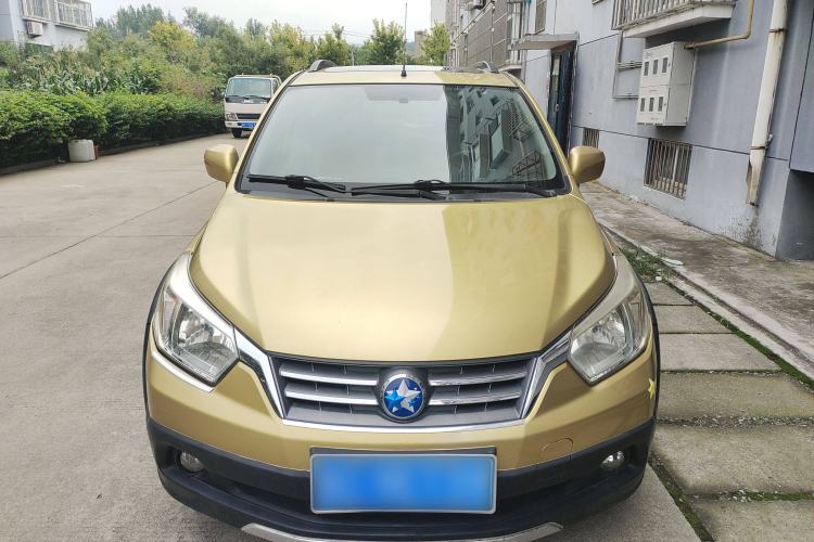 Used Venucia R50X 2013 1.6L Automatic Model Front