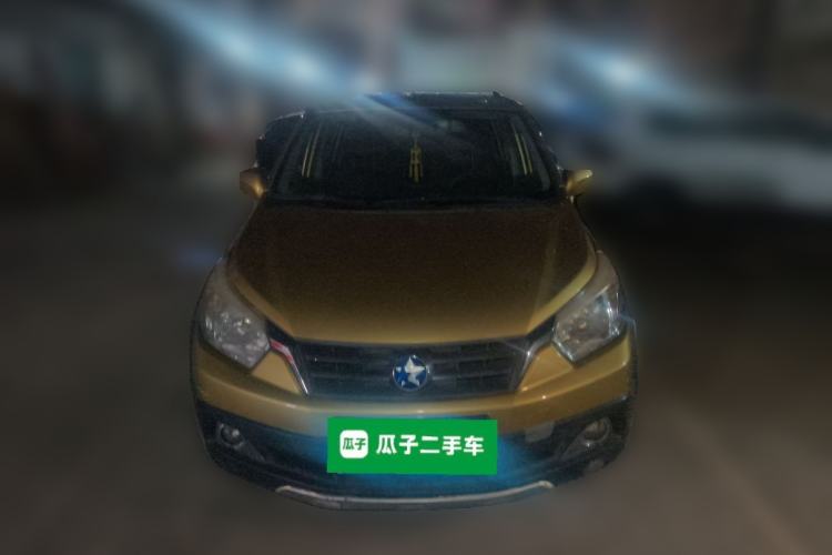 Used Venucia R50X 2013 1.6L Automatic Model Front