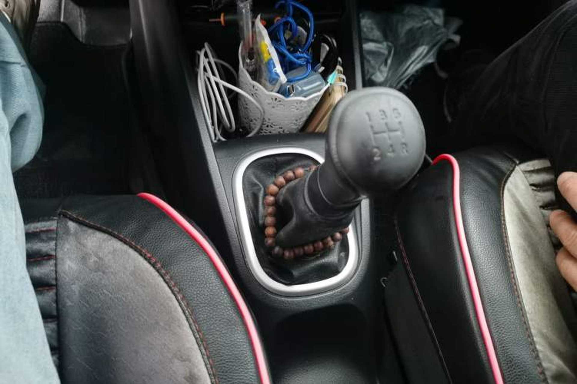 Used Venucia R50X 2013 1.6L Manual Model Gear Lever