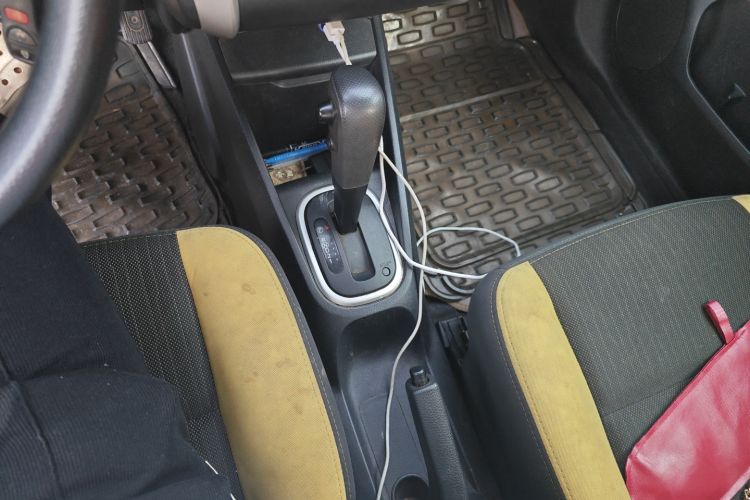 Used Venucia R50X 2013 1.6L Automatic Model Gear Lever