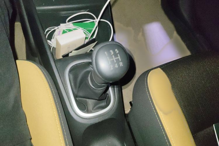Used Venucia R50X 2013 1.6L Manual Model Gear Lever