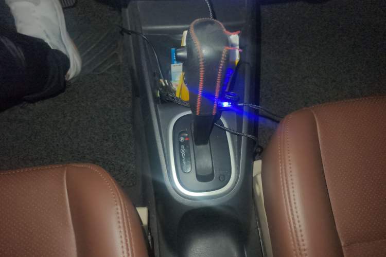 Used Venucia R50X 2013 1.6L Automatic Model Gear Lever