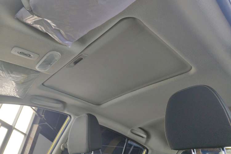 Used Venucia R50X 2013 1.6L Automatic Model Headliner