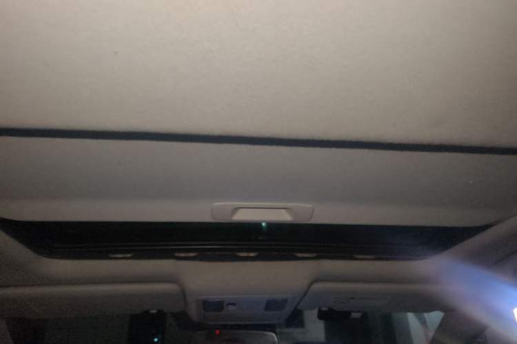 Used Venucia R50X 2013 1.6L Automatic Model Headliner