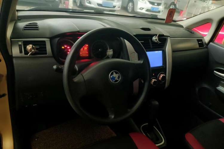 Used Venucia R50X 2013 1.6L Automatic Model Interior 1