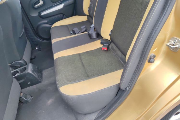 Used Venucia R50X 2013 1.6L Manual Model Interior 1