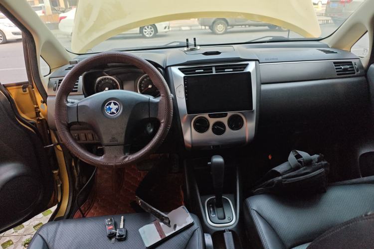 Used Venucia R50X 2013 1.6L Automatic Model Interior 2
