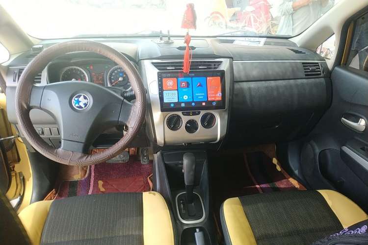 Used Venucia R50X 2013 1.6L Automatic Model Interior 2
