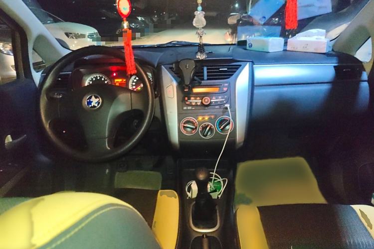 Used Venucia R50X 2013 1.6L Manual Model Interior 2
