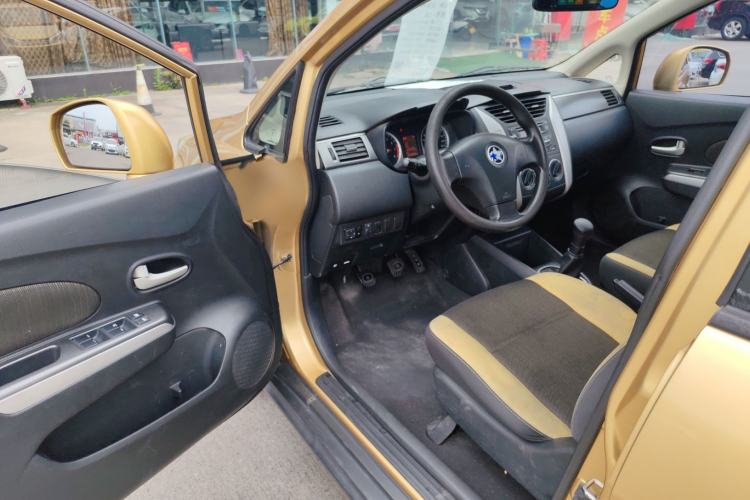 Used Venucia R50X 2013 1.6L Manual Model Interior 2