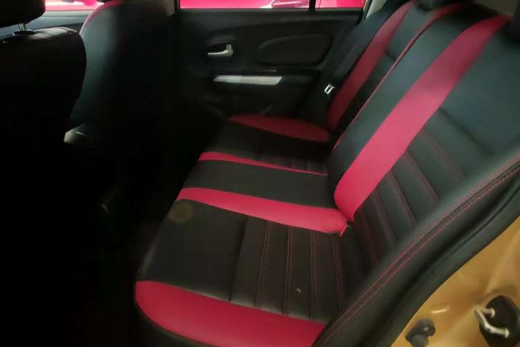 Used Venucia R50X 2013 1.6L Automatic Model Interior 3