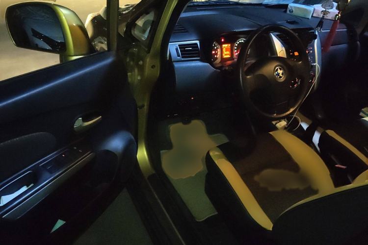 Used Venucia R50X 2013 1.6L Manual Model Interior 3