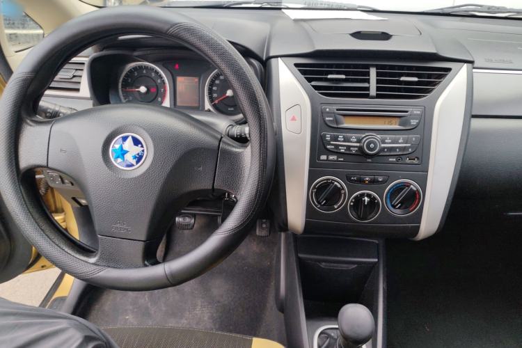 Used Venucia R50X 2013 1.6L Manual Model Interior 3