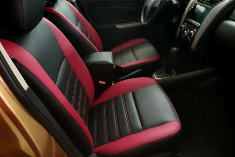 Used Venucia R50X 2013 1.6L Automatic Model Interior 4