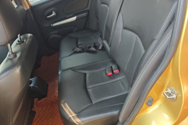 Used Venucia R50X 2013 1.6L Automatic Model Interior 4