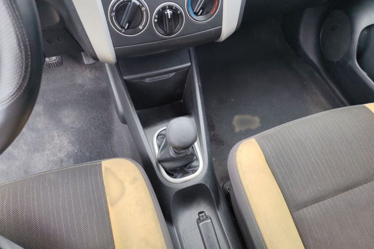 Used Venucia R50X 2013 1.6L Manual Model Interior 5