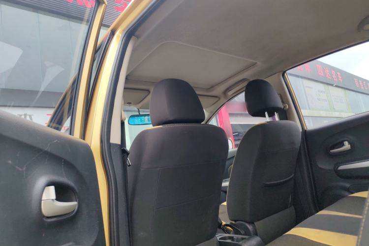 Used Venucia R50X 2013 1.6L Manual Model Interior 7