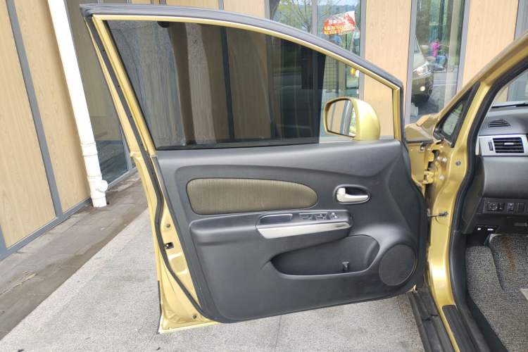 Used Venucia R50X 2013 1.6L Automatic Model Left Front Door Interior