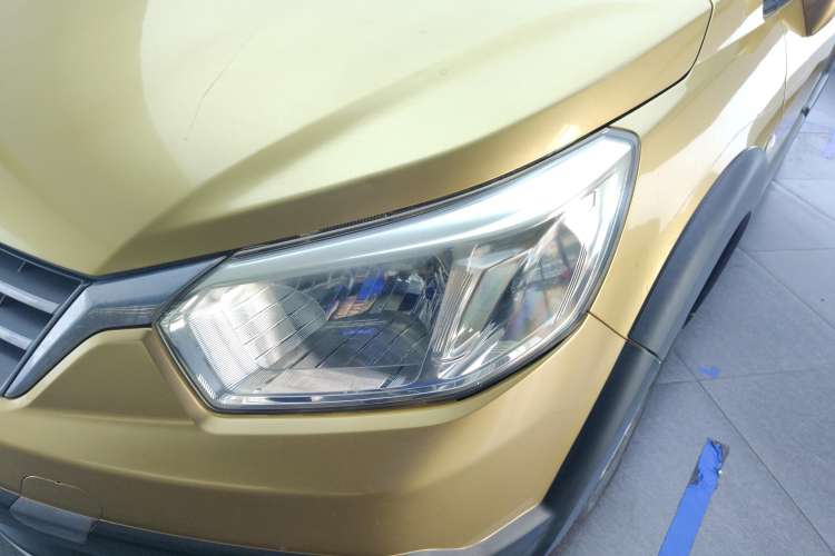 Used Venucia R50X 2013 1.6L Automatic Model Left Front Headlight