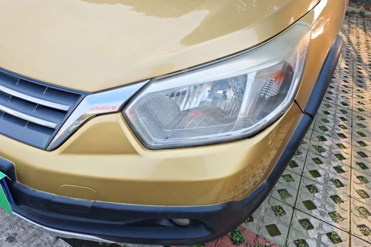 Used Venucia R50X 2013 1.6L Automatic Model Left Front Headlight