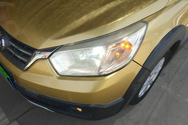 Used Venucia R50X 2013 1.6L Automatic Model Left Front Headlight