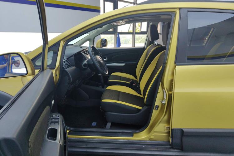 Used Venucia R50X 2013 1.6L Automatic Model Left Front Seat