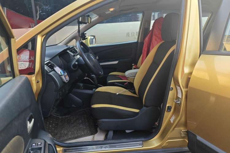 Used Venucia R50X 2013 1.6L Automatic Model Left Front Seat