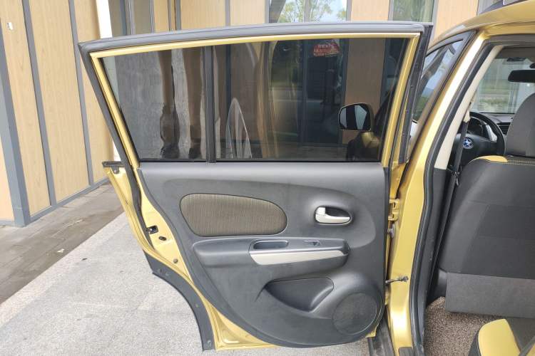 Used Venucia R50X 2013 1.6L Automatic Model Left Rear Door Interior