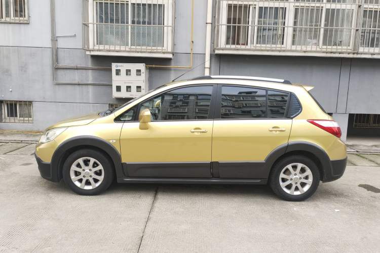Used Venucia R50X 2013 1.6L Automatic Model Left Side