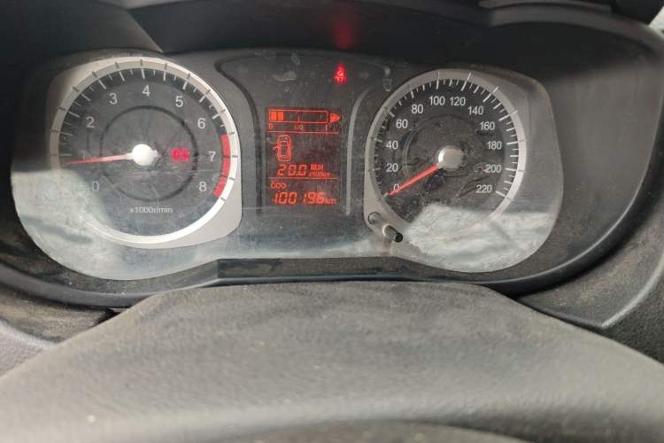 Used Venucia R50X 2013 1.6L Manual Model Odometer Close Up